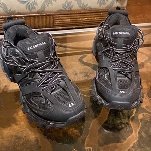 Balenciaga tracks size 10, in very good condition had on 1